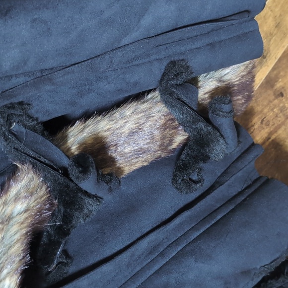 Vintage Y2K Steve Madden fur lined jacket. - Picture 3 of 4